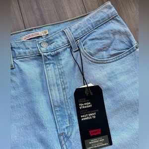 BNWT- Premium Levi's 70s High Slim Straight Light-Wash Jeans